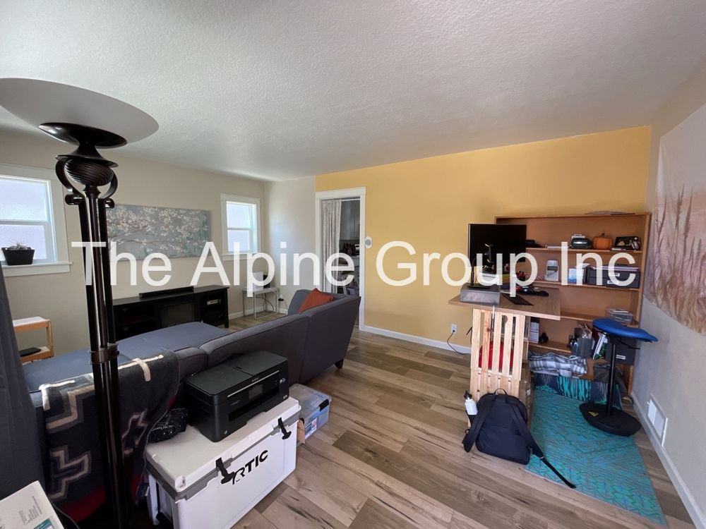 9233 Se Lincoln St - Photo 3 of 16