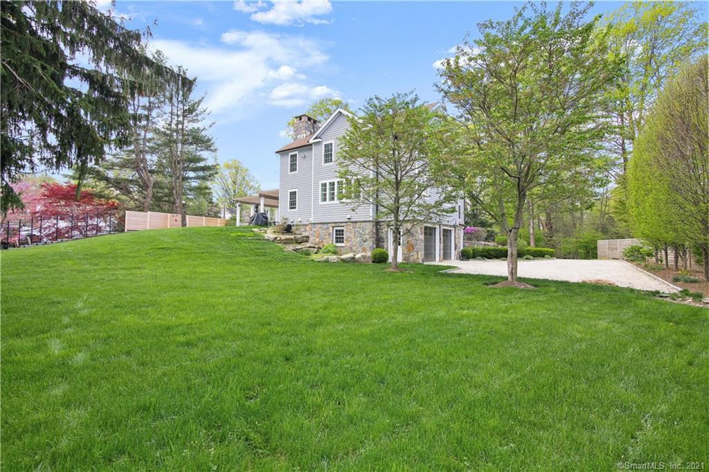 14 Winslow Ln - Photo 2 of 40