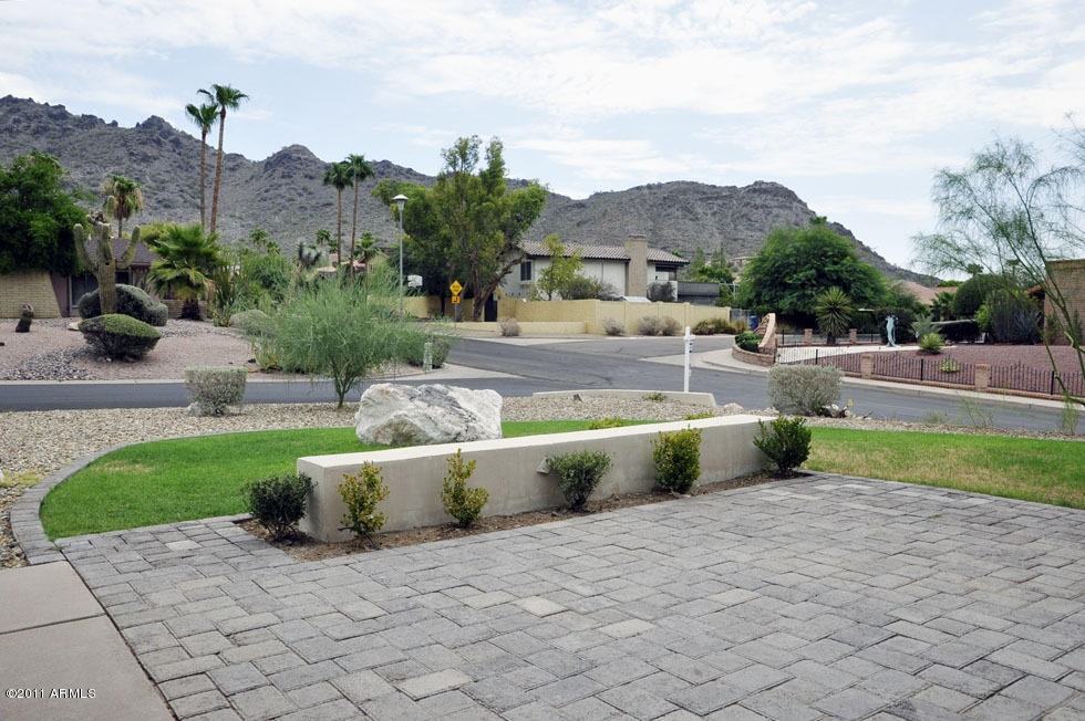 7502 N 22nd Pl - Photo 3 of 28