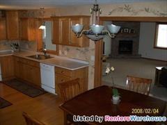 204 Cottonwood Ave NE - Photo 3 of 15