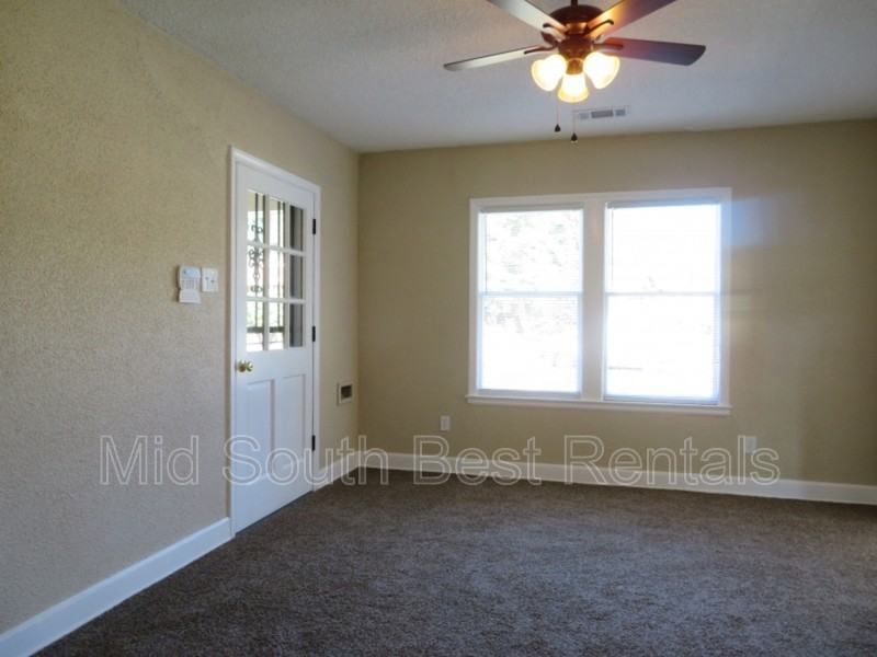 1811 Netherwood Ave - Photo 3 of 7