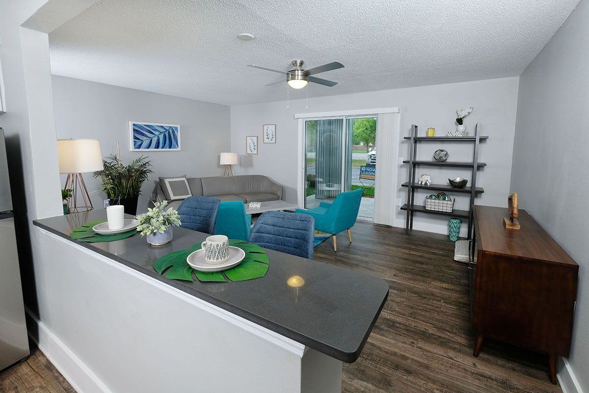 Mandarin Bay Apartments - Photo 4 of 23