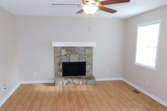 2445 Trenton Dr - Photo 2 of 28