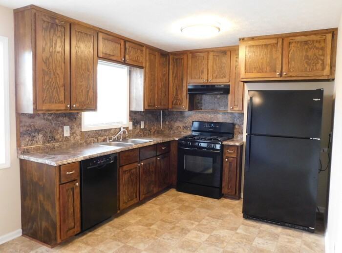 2445 Trenton Dr - Photo 3 of 28