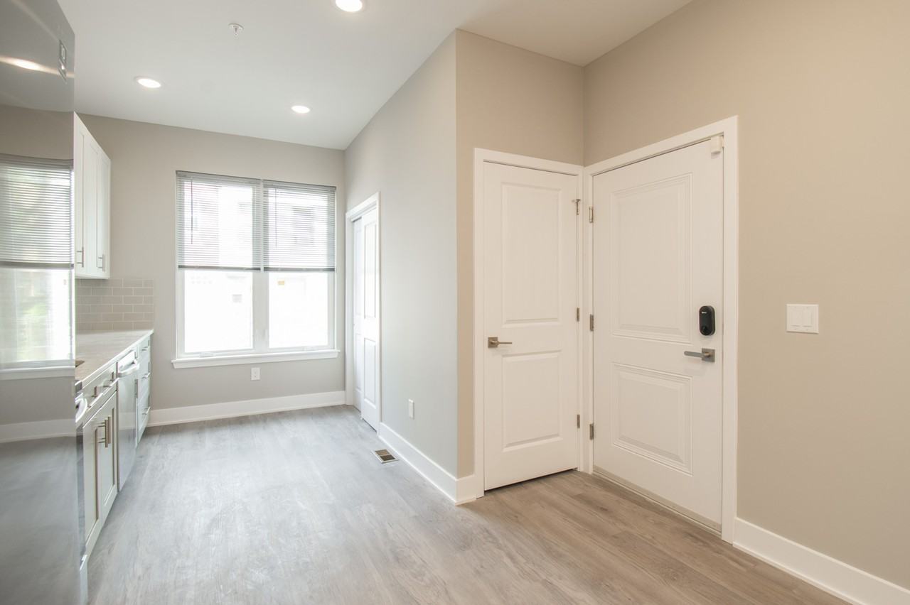 1206 N 24th St - Photo 3 of 18
