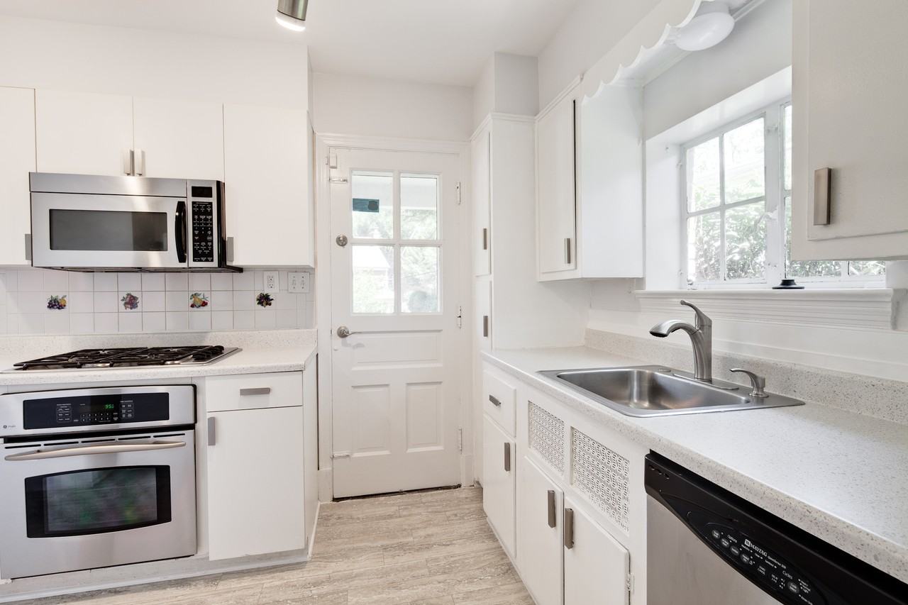 1667 Primrose Rd Nw #1 - Photo 4 of 20