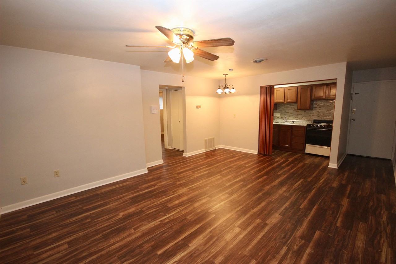 1635 1635 ARDMORE BLVDAPT 8 #1635-08 - Photo 2 of 13