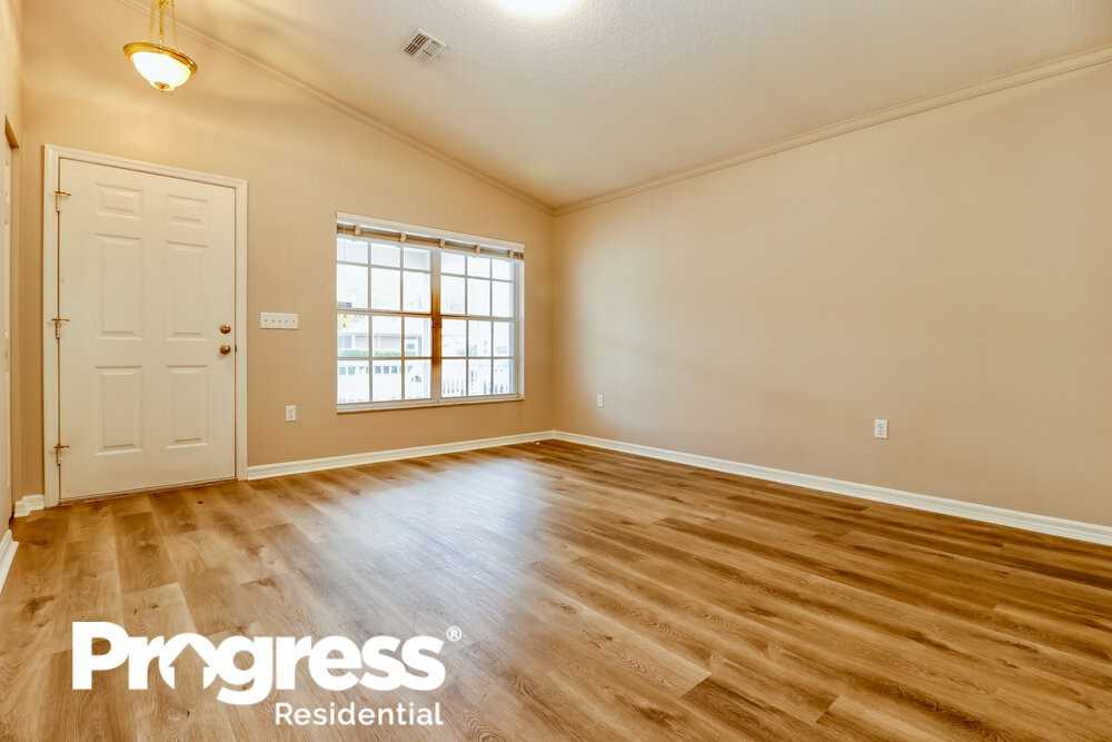 7853 Chadwick Dr - Photo 3 of 15