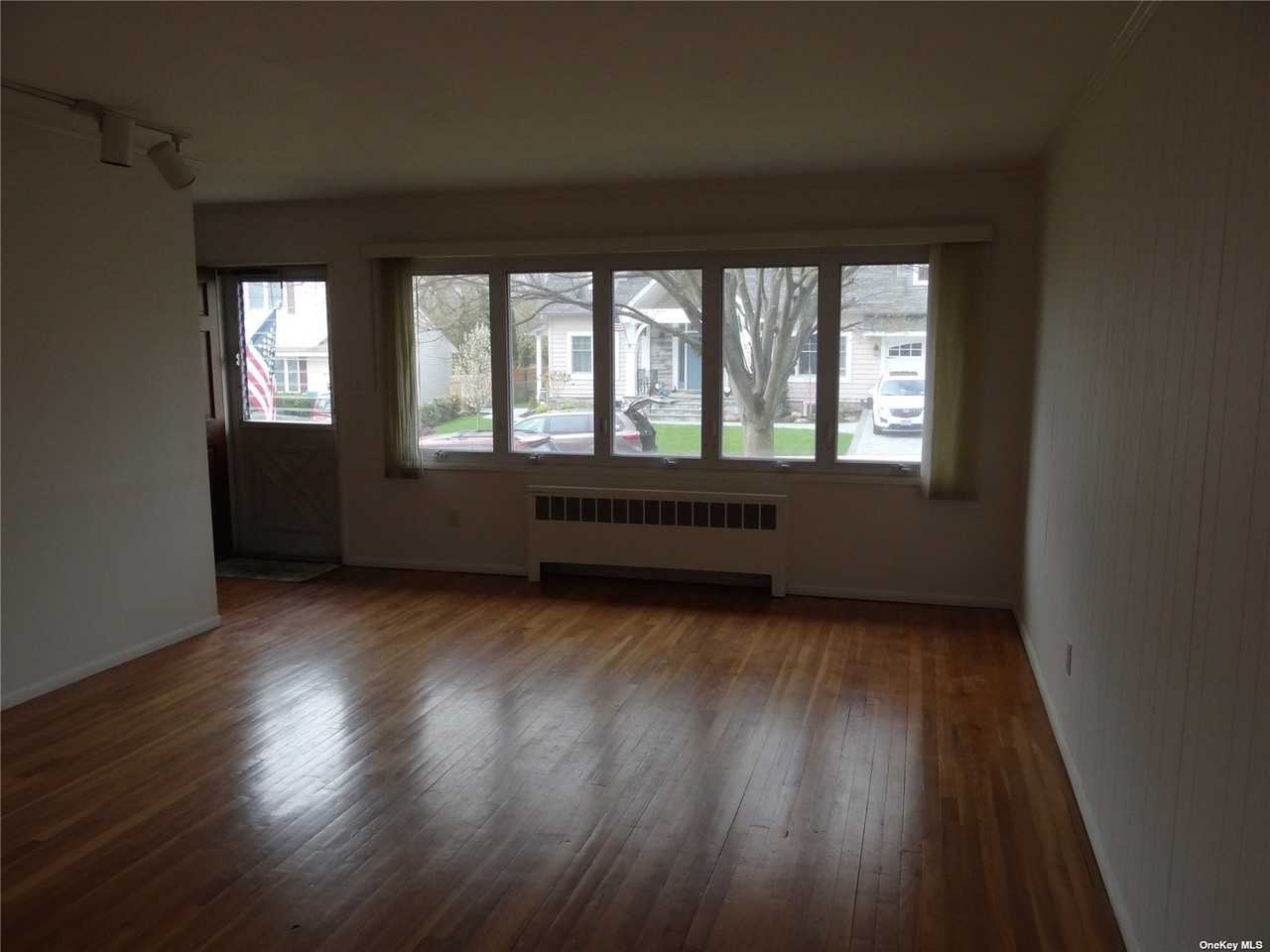 8 Sherman Rd - Photo 2 of 11