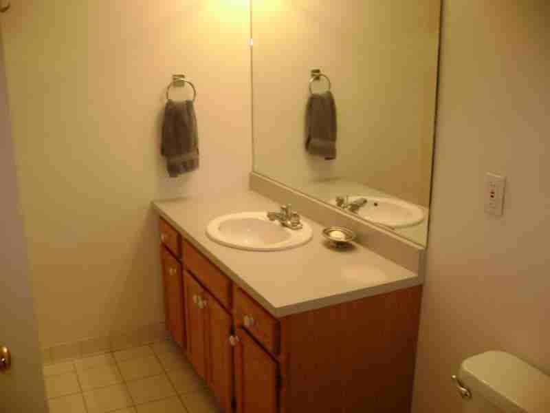 404 Kings Way - Photo 2 of 15