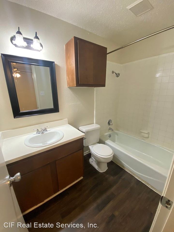 1708 E Crest Drive - Photo 2 of 7