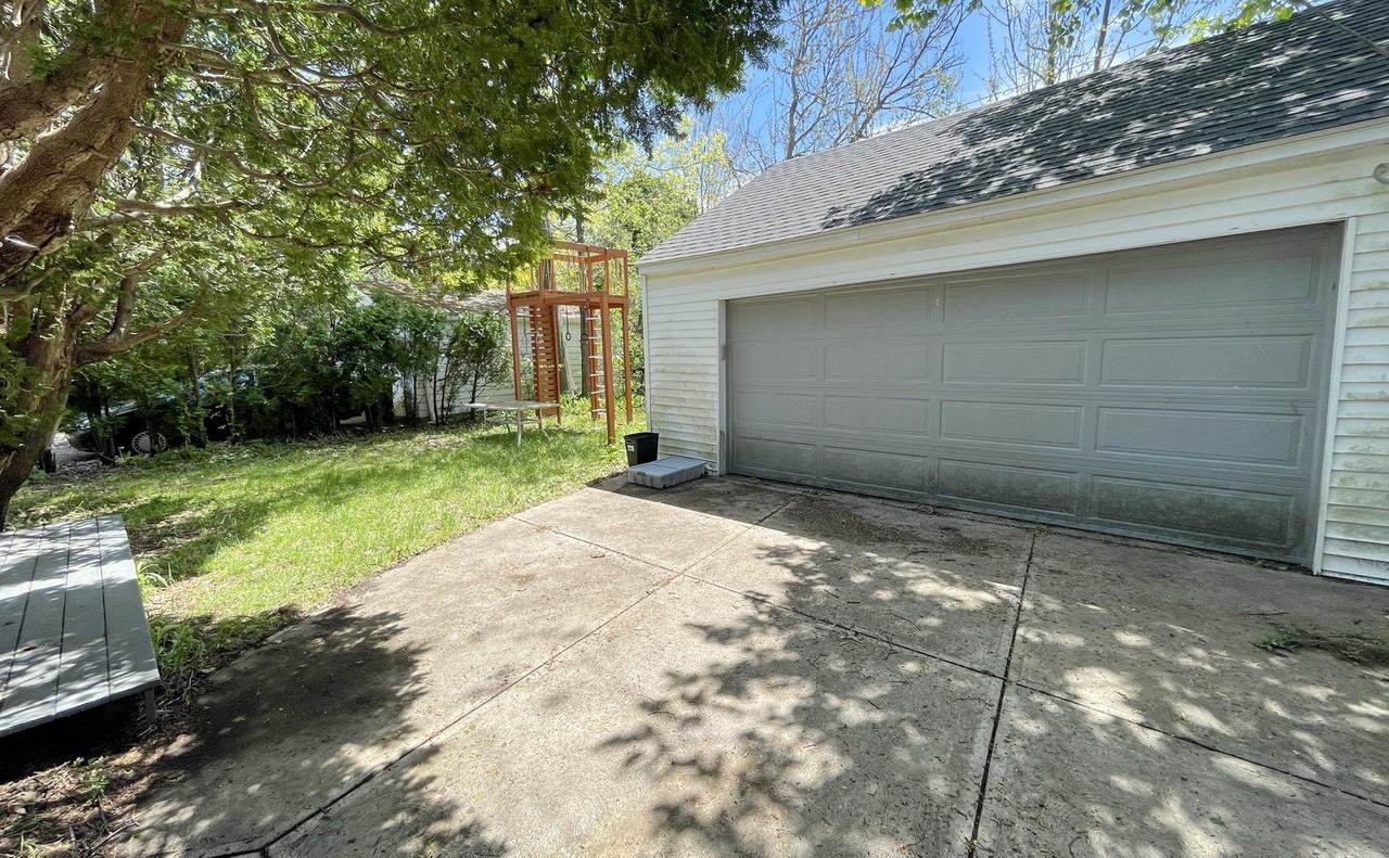 24006 E Baintree Rd - Photo 3 of 15