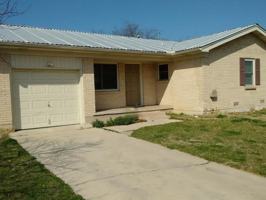 featured image of 724 W Avenue E