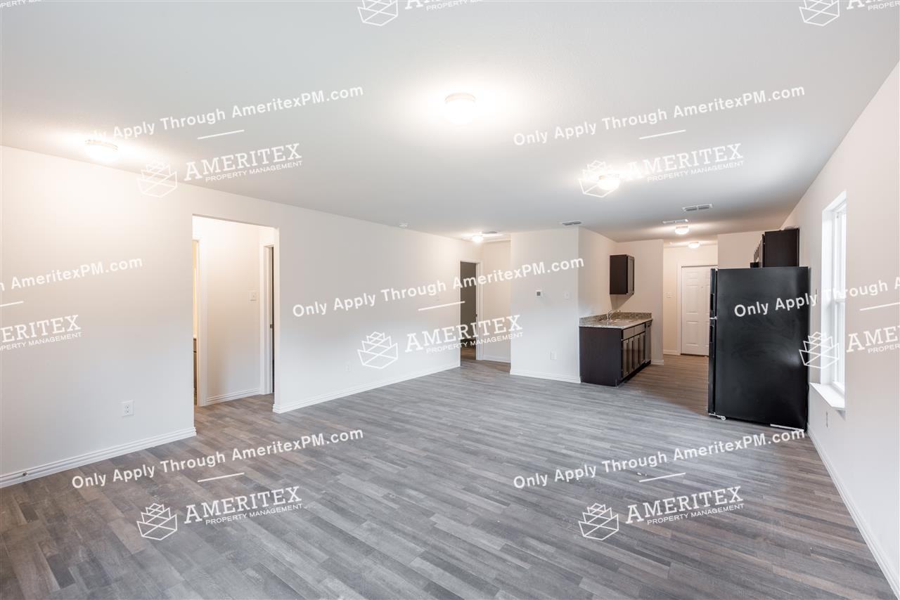 1215 S Lenox St - Photo 3 of 15