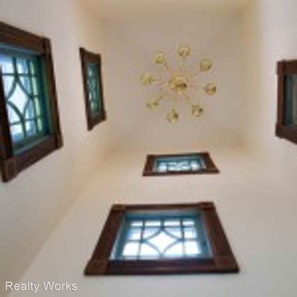 4905 S 148th St - Photo 3 of 34