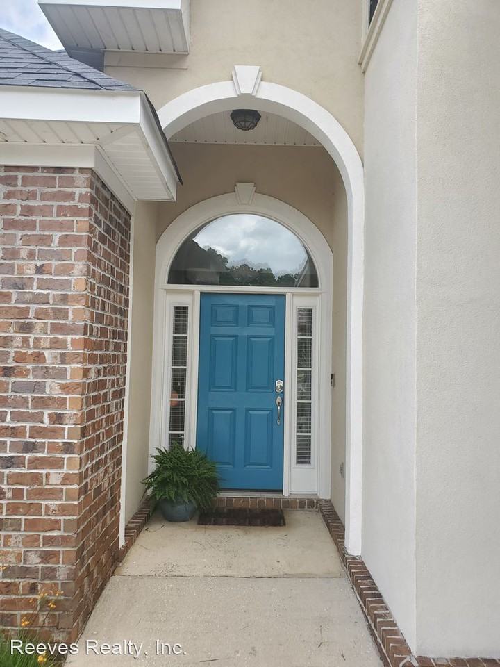 7200 Bradshaw Ct - Photo 2 of 11