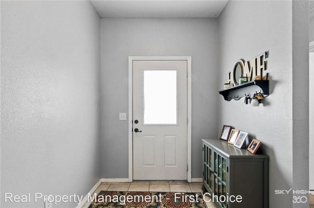 890 Sunflower St - Photo 2 of 3