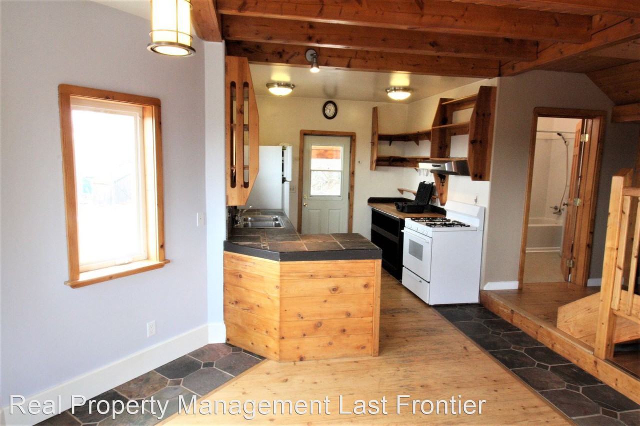 35735 Cloverdale Cir - Photo 2 of 18