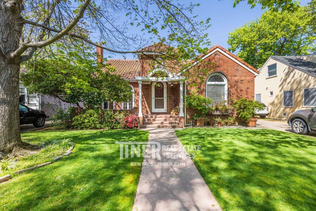 842 42nd St - Photo 2 of 50