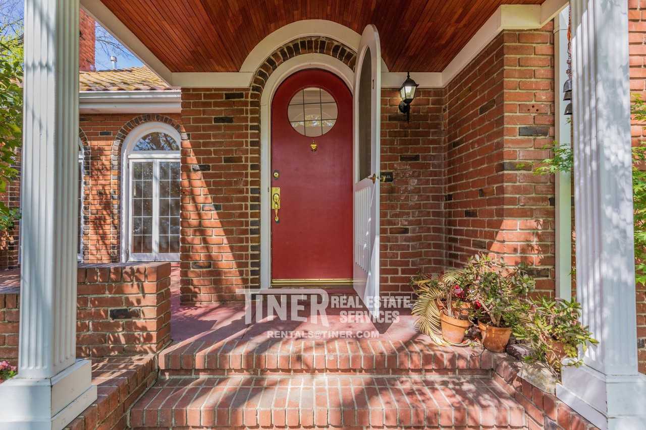 842 42nd St - Photo 3 of 50