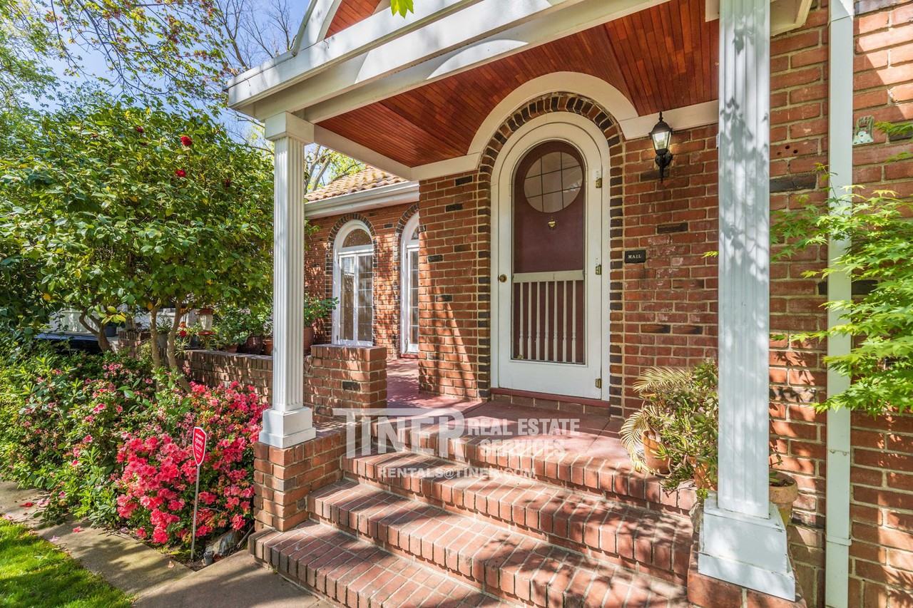 842 42nd St - Photo 6 of 50