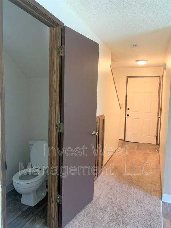 14017 Ne Keyes Ct - Photo 2 of 10