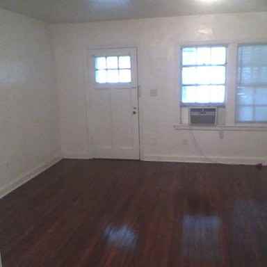 323 NE 9th St - Photo 2 of 7