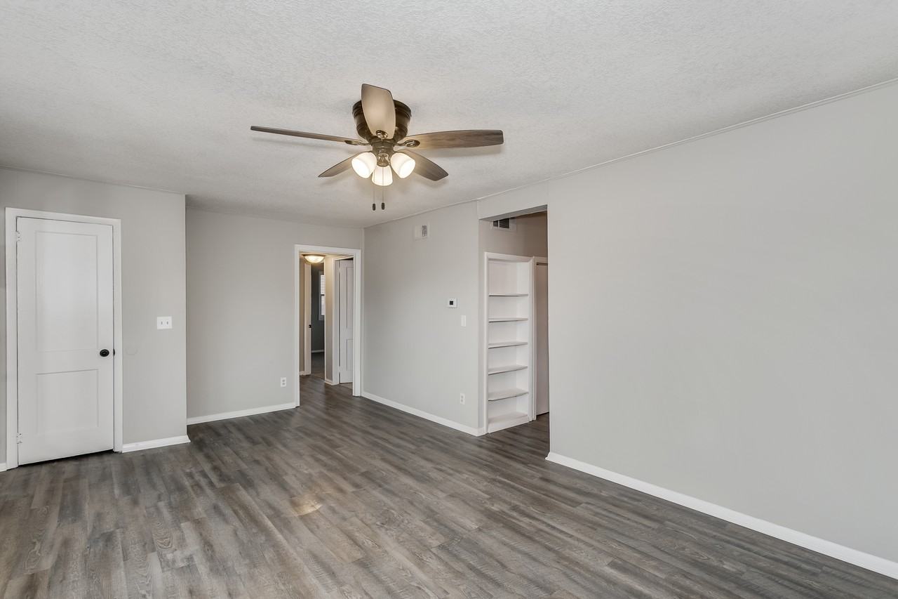 2451 North Chautauqua Street - Photo 2 of 15