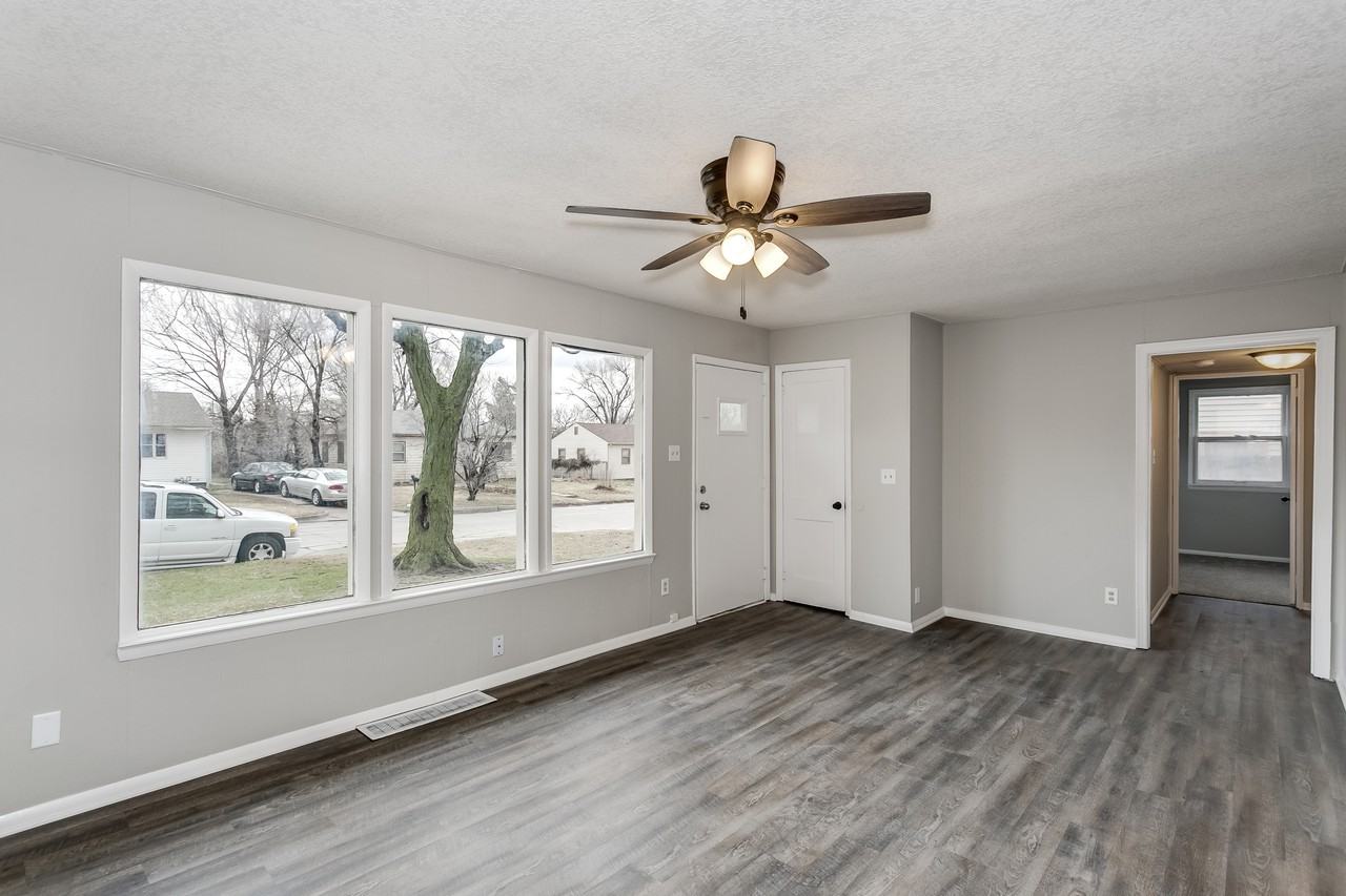 2451 North Chautauqua Street - Photo 3 of 15