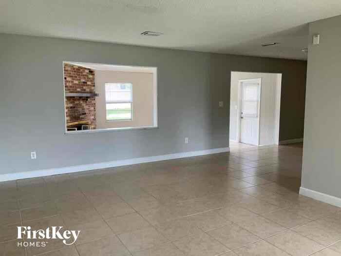 2288 Bannister St - Photo 2 of 16