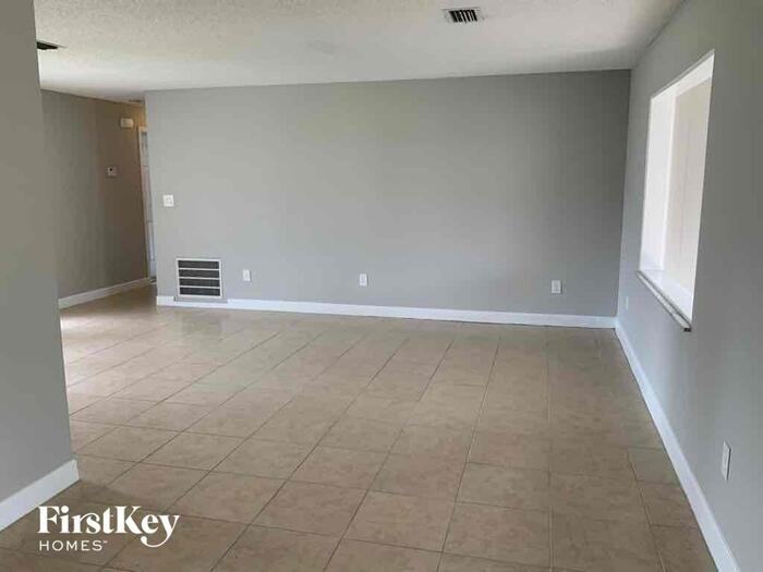 2288 Bannister St - Photo 3 of 16