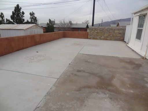 1109 Selden Dr - Photo 2 of 3