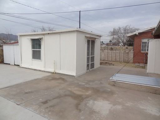 1109 Selden Dr - Photo 3 of 3