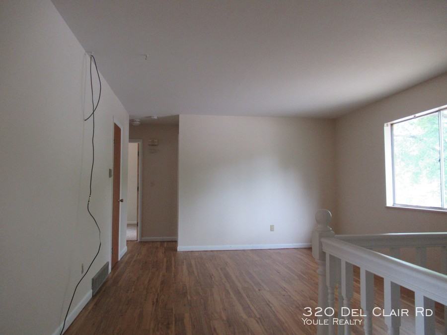 320 Del Clair Rd - Photo 3 of 44