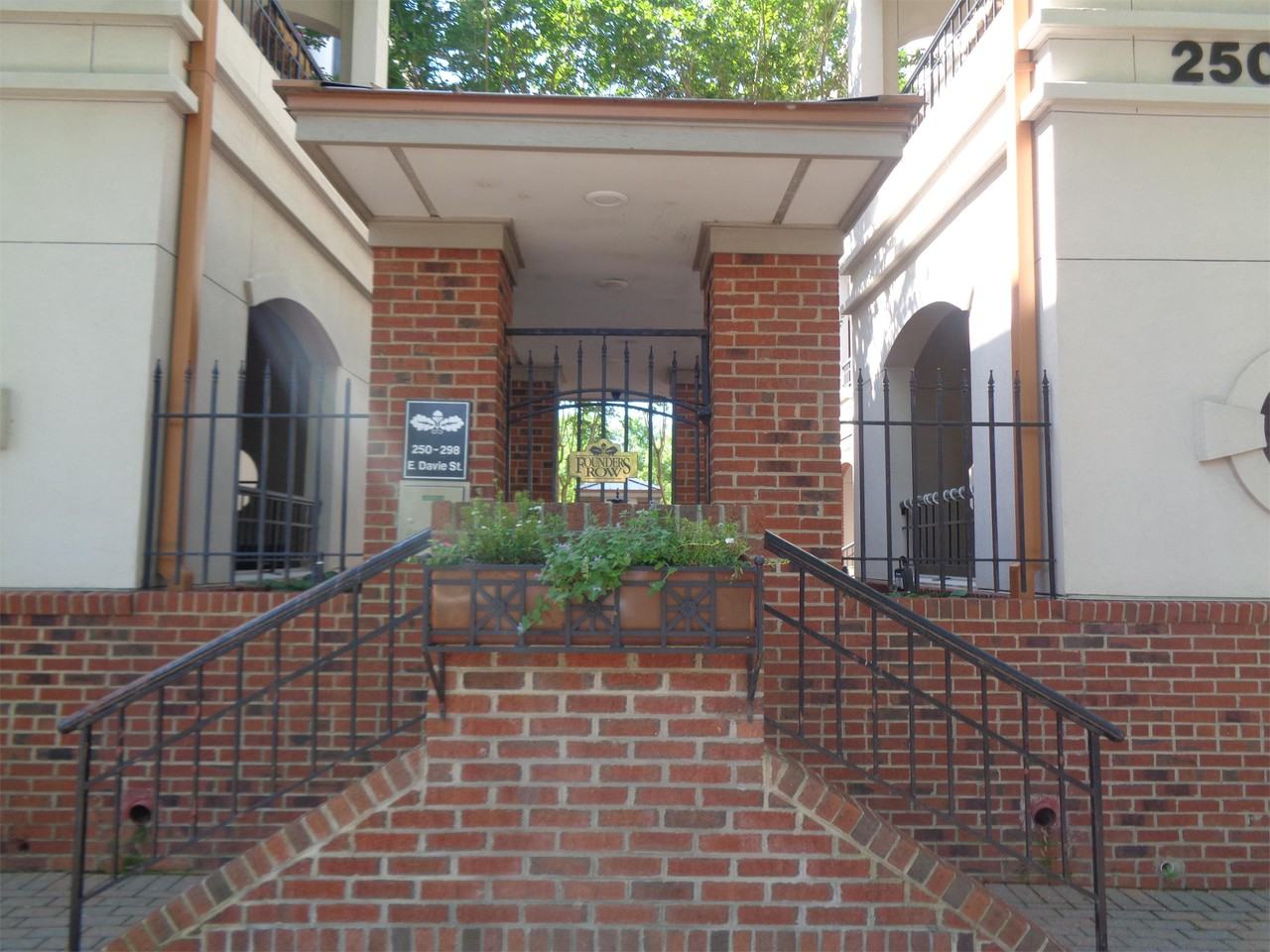 252 East Davie Street #1 - Photo 2 of 23