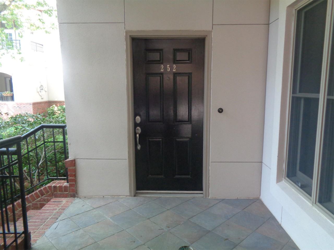 252 East Davie Street #1 - Photo 4 of 23