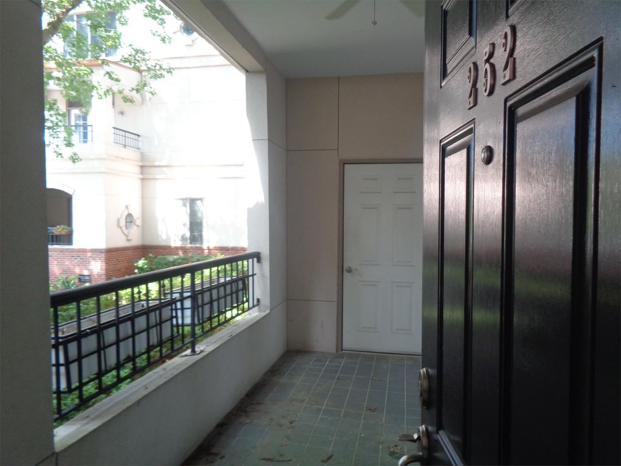 252 East Davie Street #1 - Photo 5 of 23