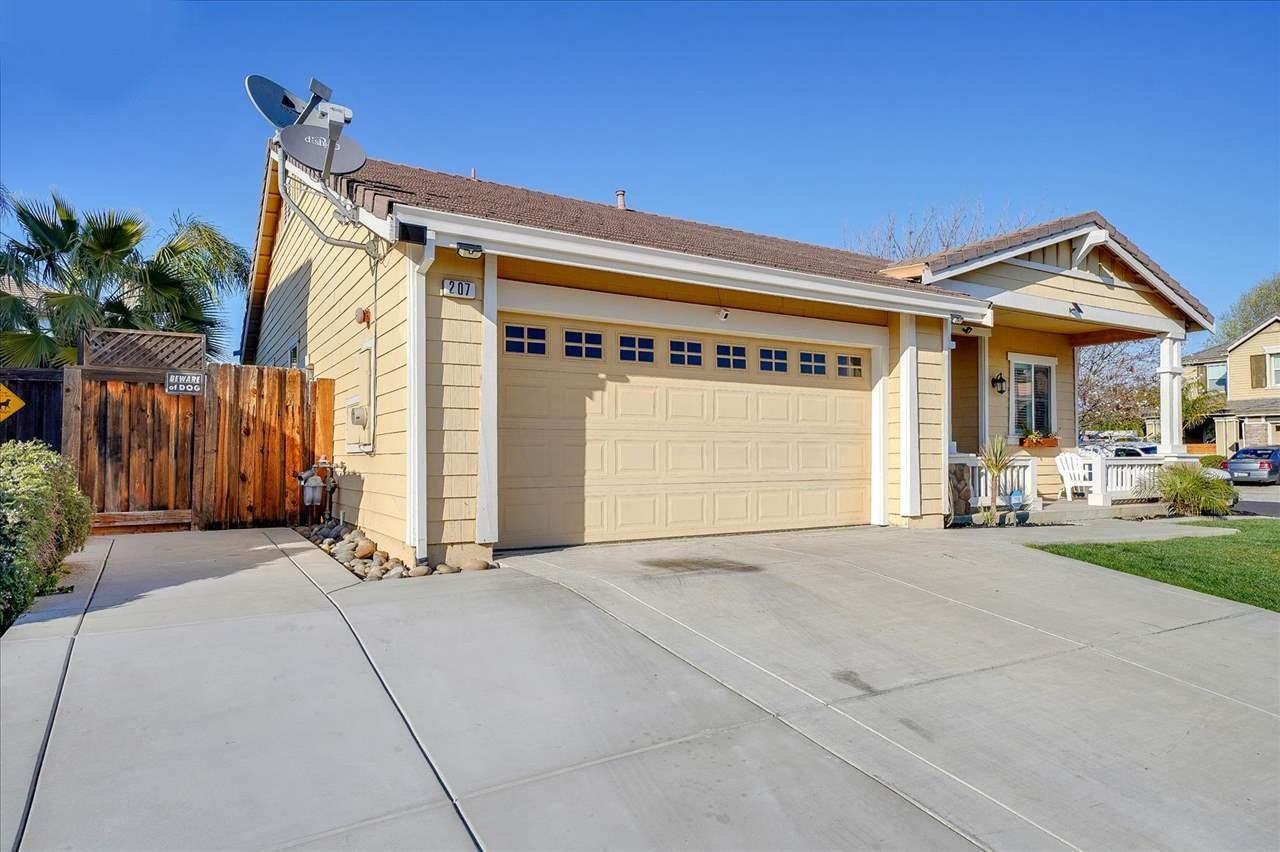 207 Kayla Place - Photo 2 of 24