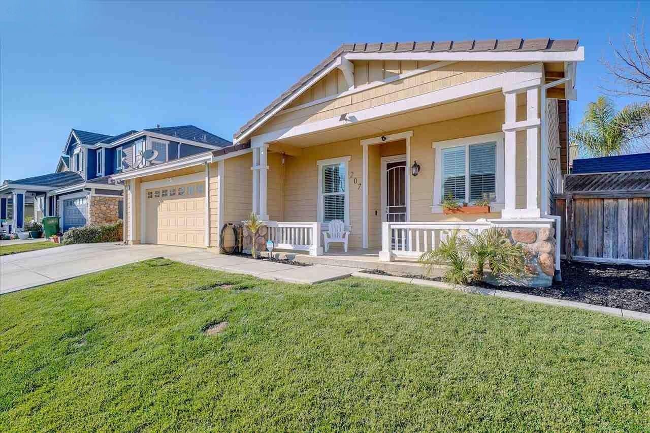 207 Kayla Place - Photo 3 of 24