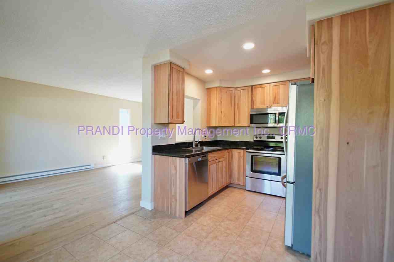 211 G St - Photo 3 of 10