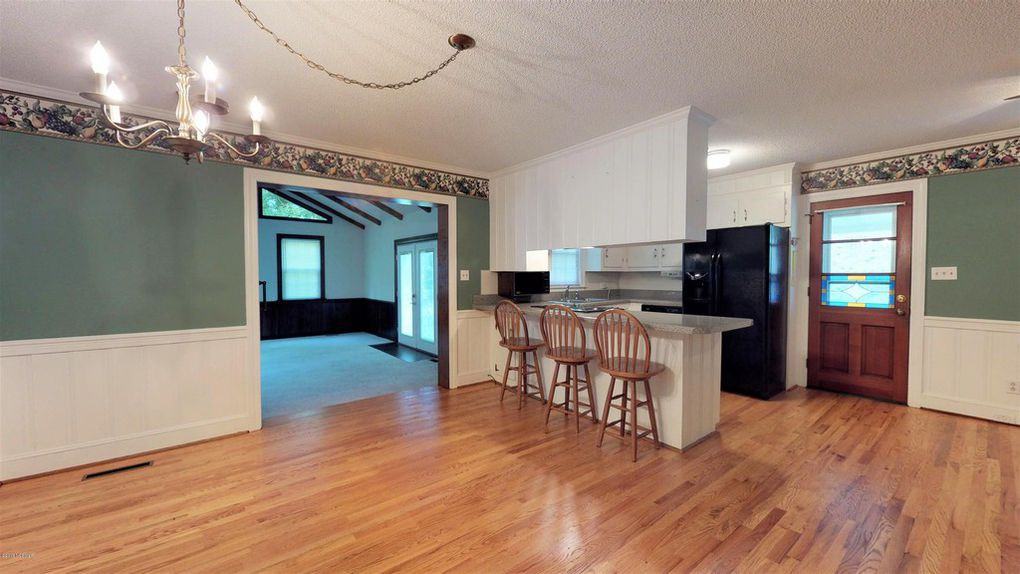 208 Belvedere Dr - Photo 3 of 15
