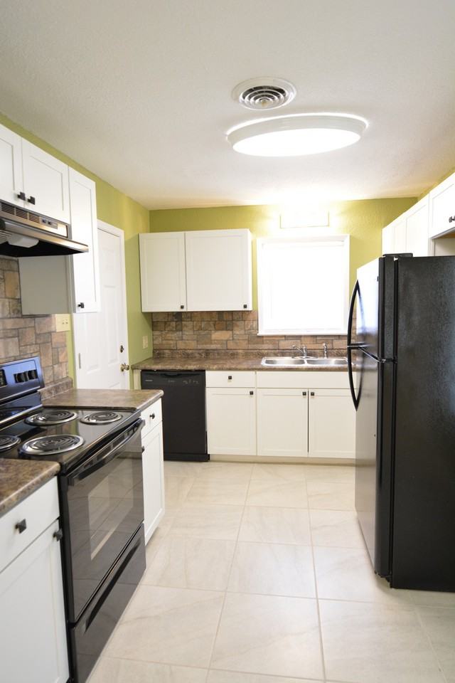 3102 Lawnwood Dr - Photo 4 of 18