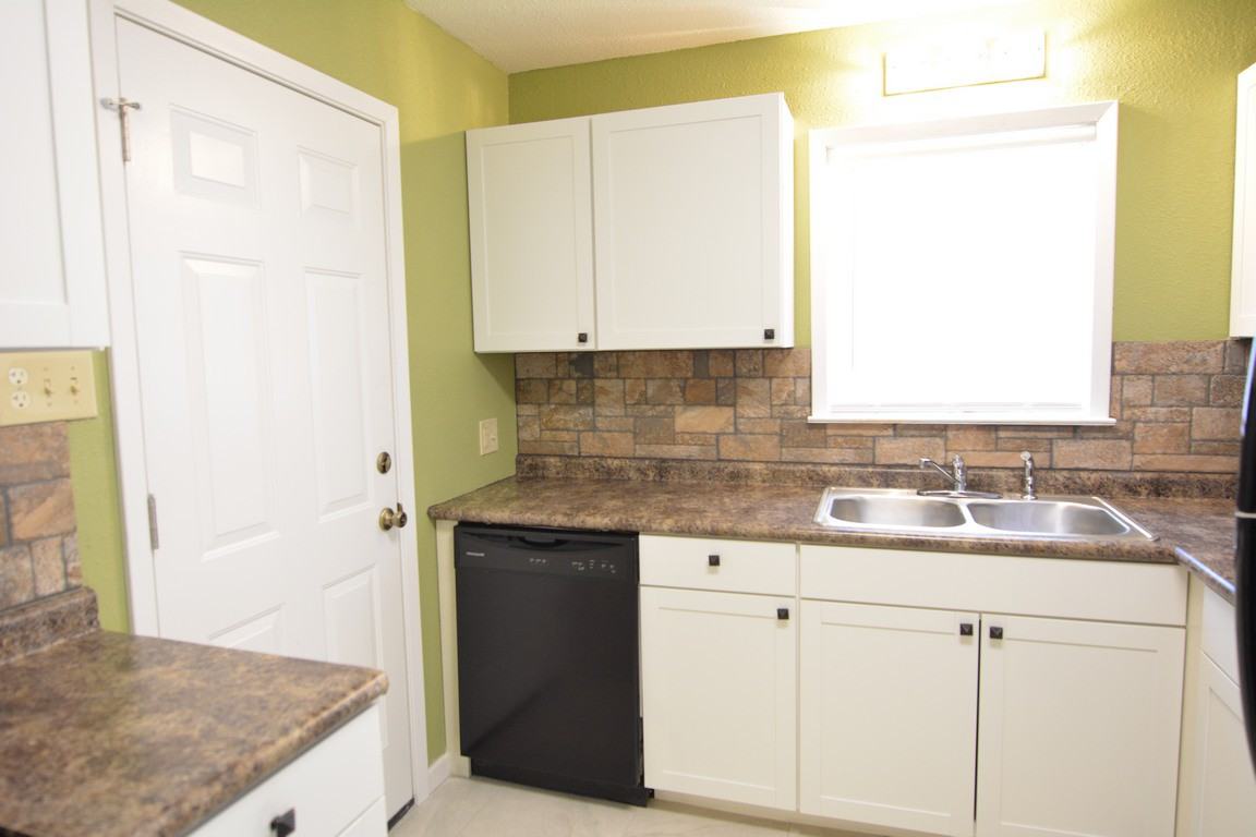 3102 Lawnwood Dr - Photo 5 of 18