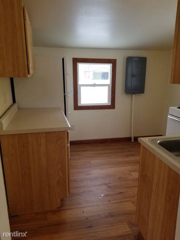 114 3rd Ave W - Photo 3 of 14