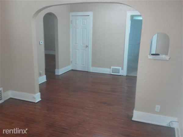 2409 Forest Ave - Photo 2 of 13