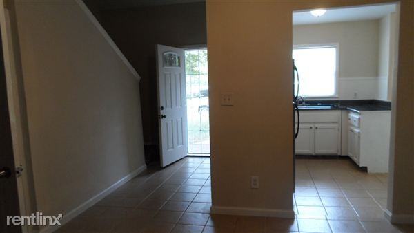 628 Thomasville Blvd SE - Photo 2 of 5