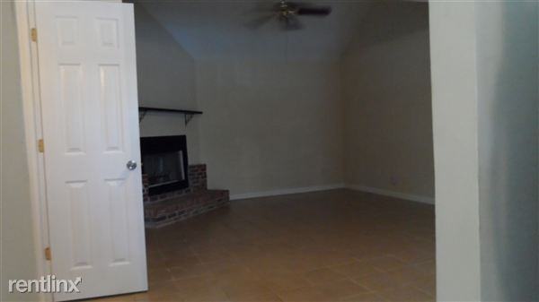 628 Thomasville Blvd SE - Photo 3 of 5