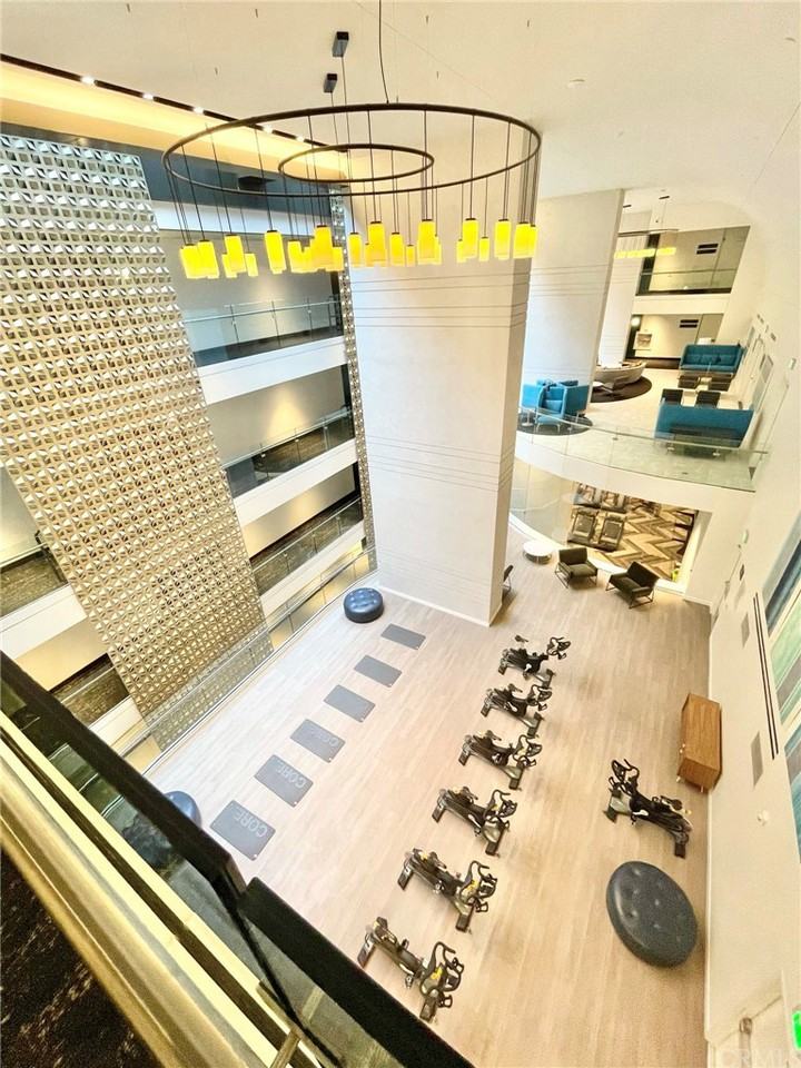 400 400 S Broadway 1010 - Photo 3 of 22