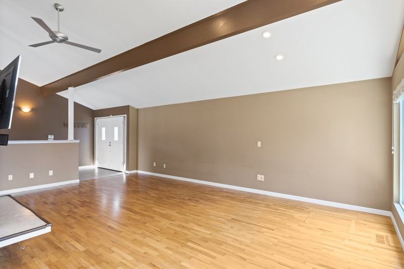 12104 Se 15th St - Photo 3 of 27