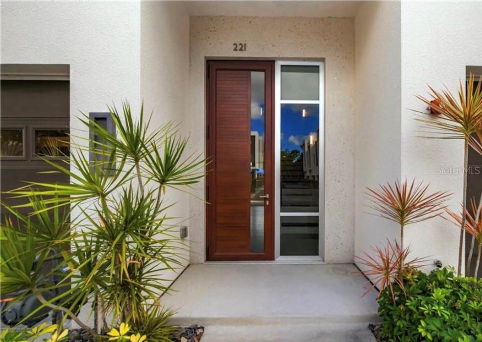 221 Cosmopolitan Ct - Photo 2 of 14